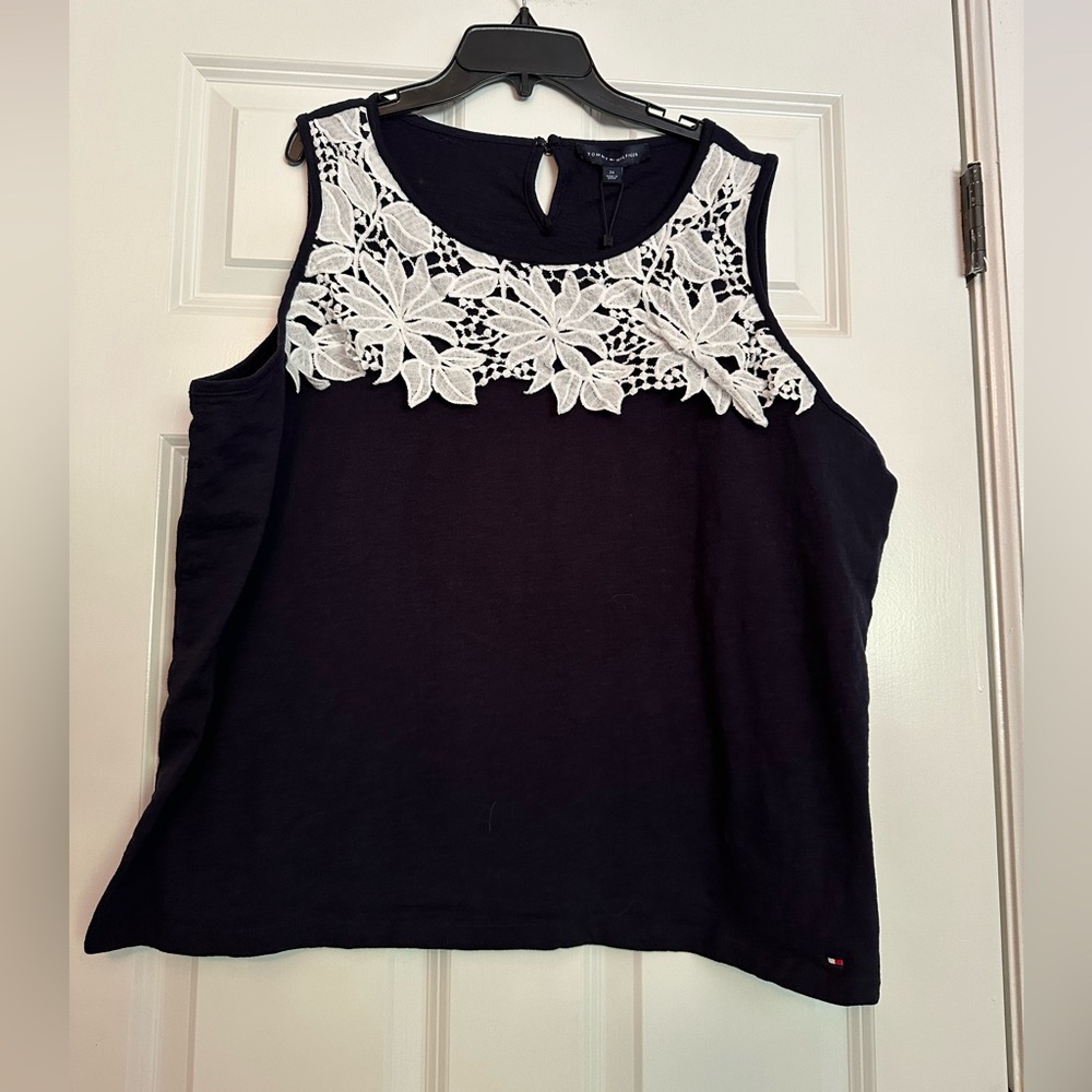 Tommy Hilfiger Woman’s Navy and white tank size 2x